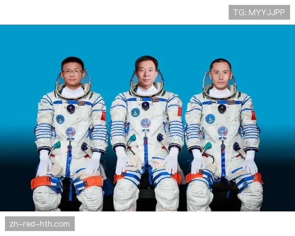 卢玉菲训练完顺手拎了三个爱马仕回家？